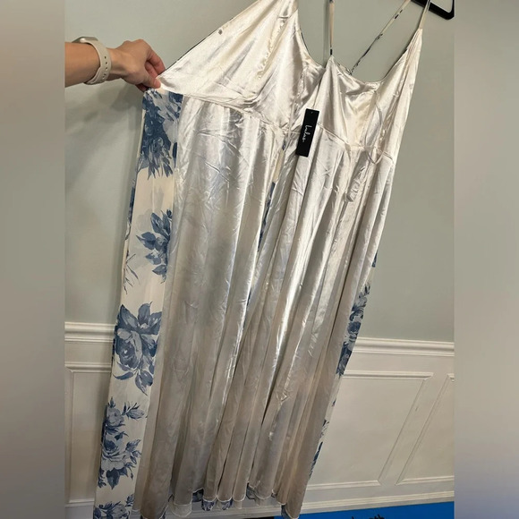 NWT Lulus Elegantly Inclined Cream & Blue Floral Print Wrap Maxi Dress Sz Medium - Picture 11 of 16